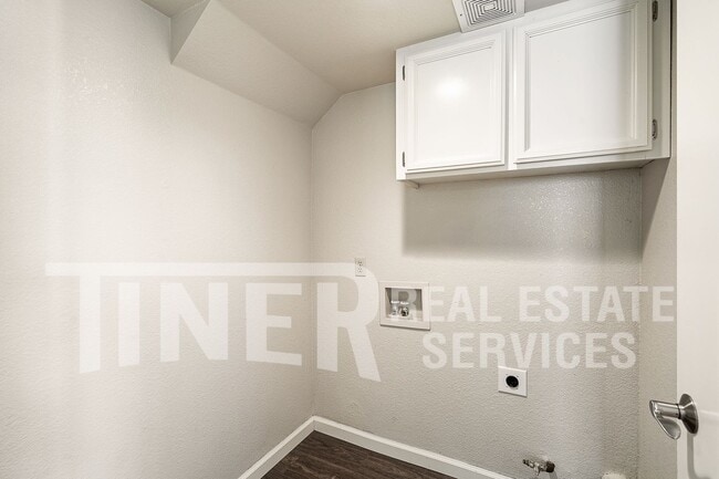 Building Photo - 5626 Bolton Way