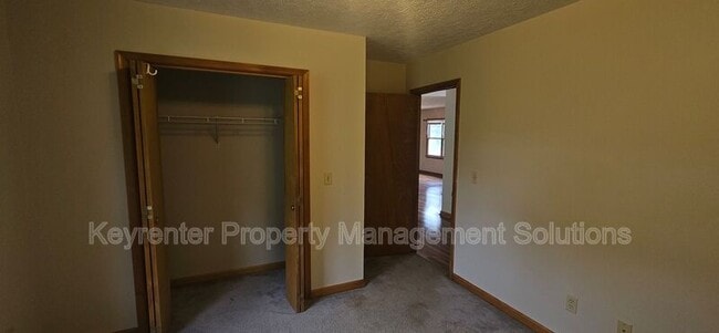 Building Photo - 2 Singing Pines Ln