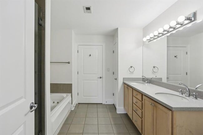 Building Photo - 285 Centennial Olympic Park Dr NW