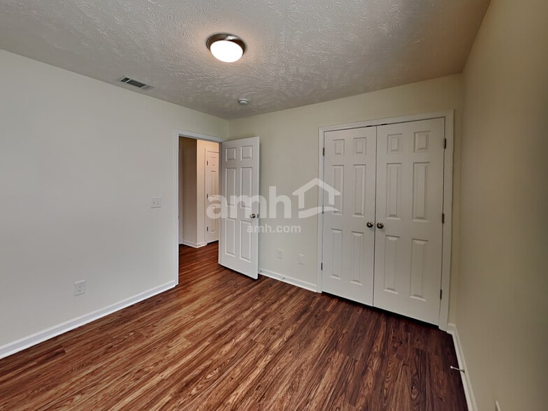 Building Photo - 504 Commendable Ln