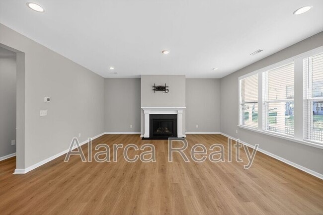 Building Photo - 256 W Waterlynn Rd