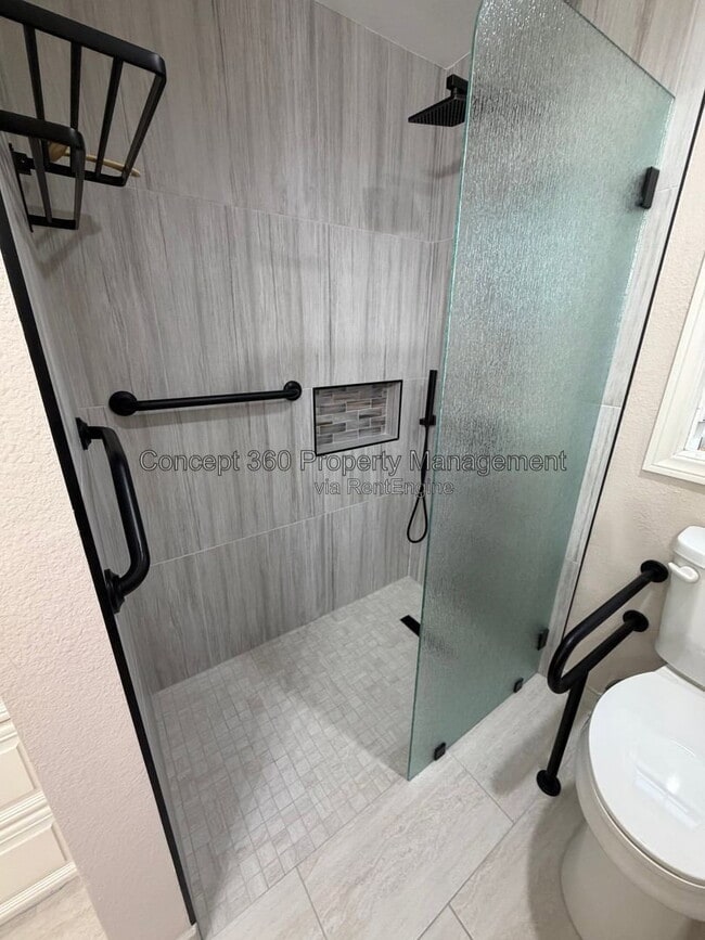 Building Photo - 237 Novara Dr