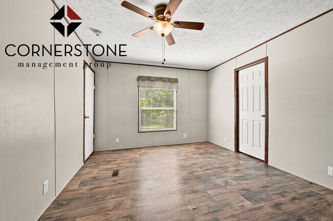 Building Photo - Cozy 3-Bed, 2-Bathroom Trailer Home Available for Rent! Located off of Strawberry Lane in Albany!