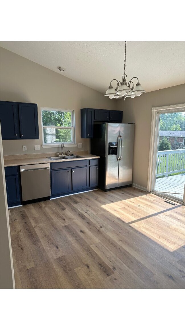 Building Photo - 6536 Oak Crest Dr