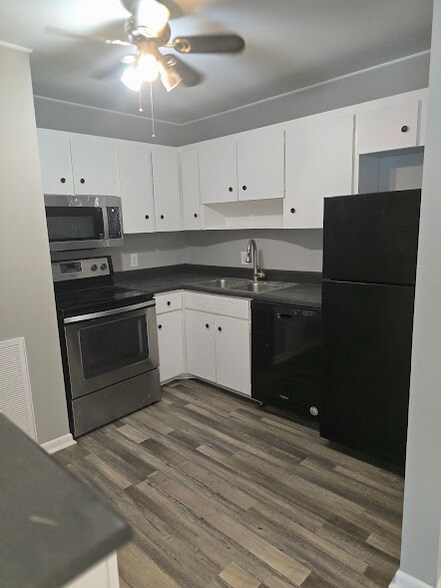 Building Photo - 555 N Dupont Ave