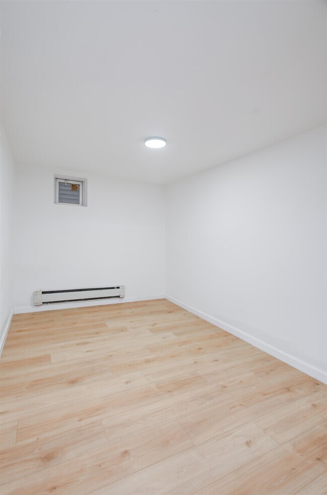 Building Photo - 251 Halladay St