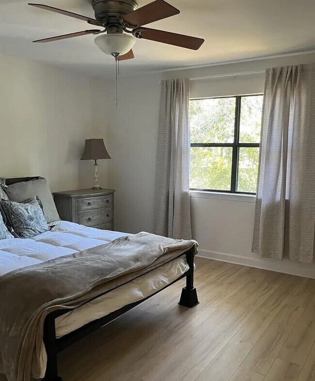 Building Photo - 2bedr 2bath Amazing Fairhope location-walk to the bay