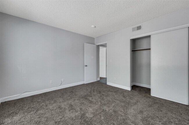 Building Photo - 1575 W Warm Springs Rd