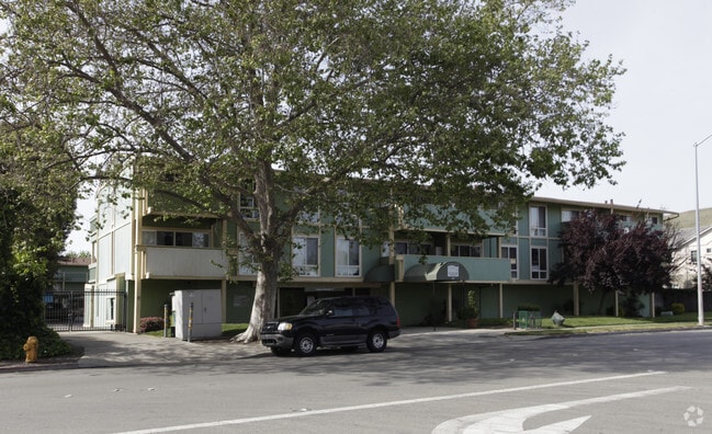 Building Photo - Wyndham Terrace Condominiums