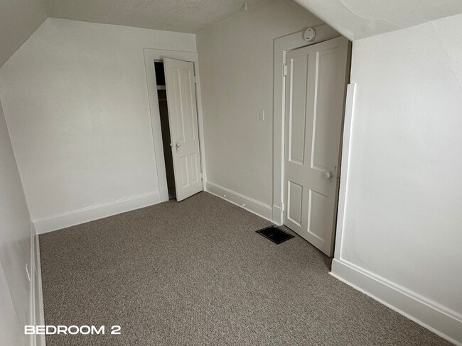 Building Photo - 1904