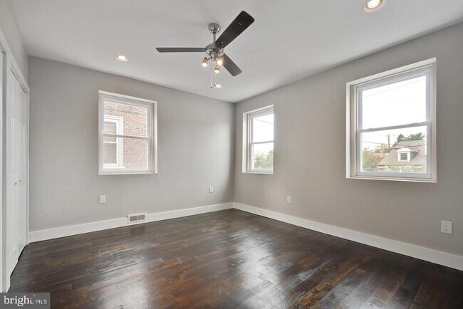 Building Photo - 5445 Ridge Ave