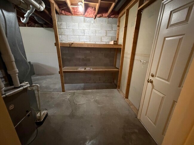 Building Photo - 1112 Pepperhill Cir