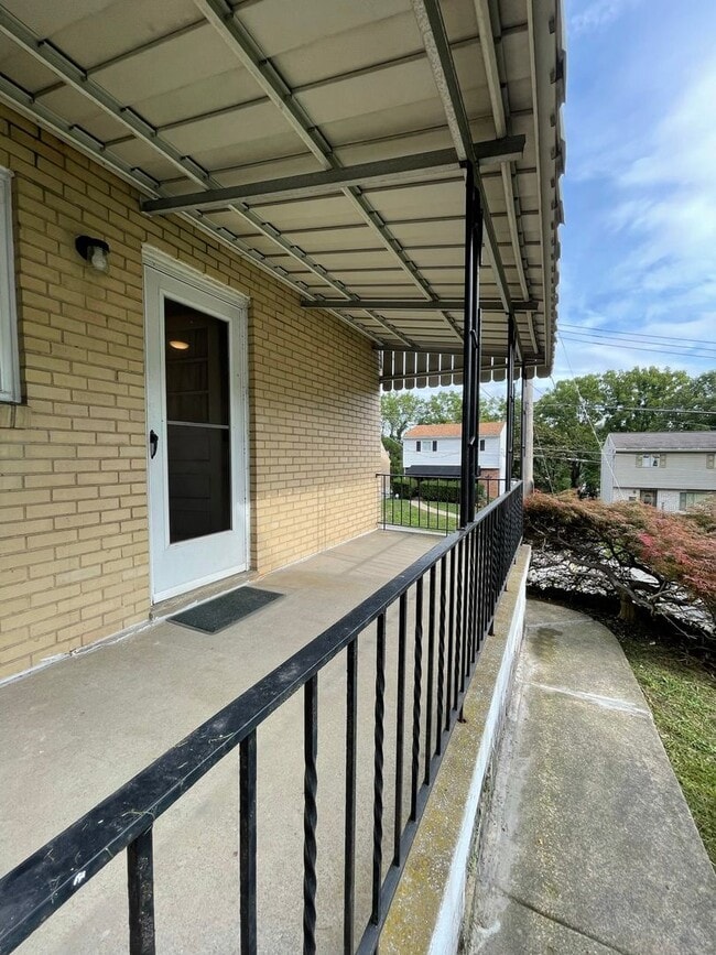 Building Photo - 157 Merritt Ave