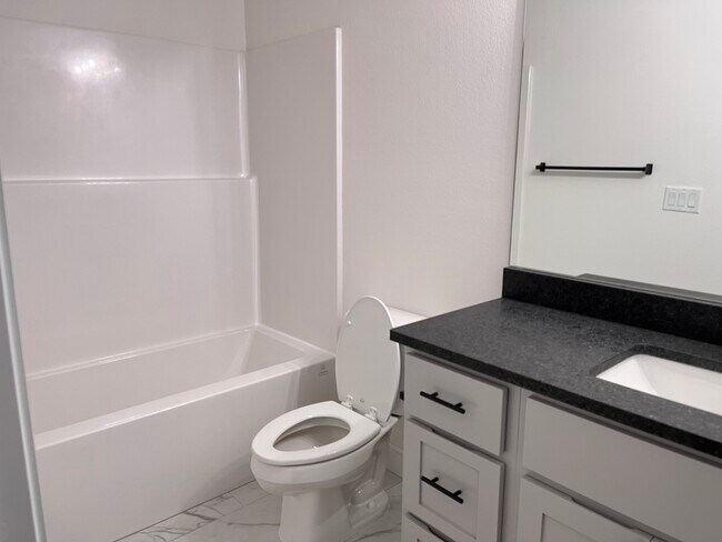 Building Photo - 3201 SW Lovely Ln