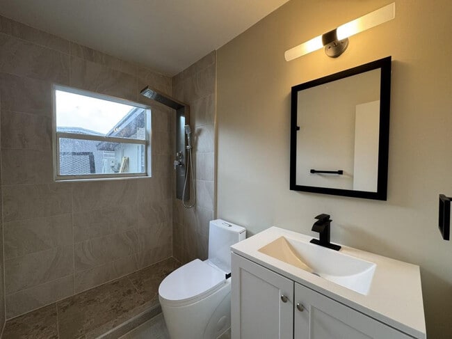 Building Photo - 1218 NW 13th Ct