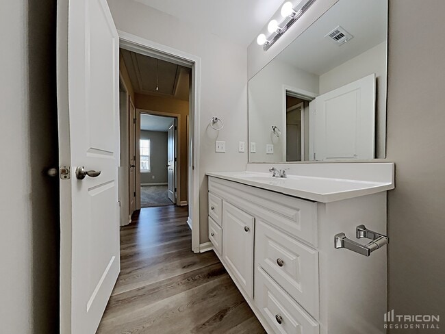 Building Photo - 701 Nonsuch Ct