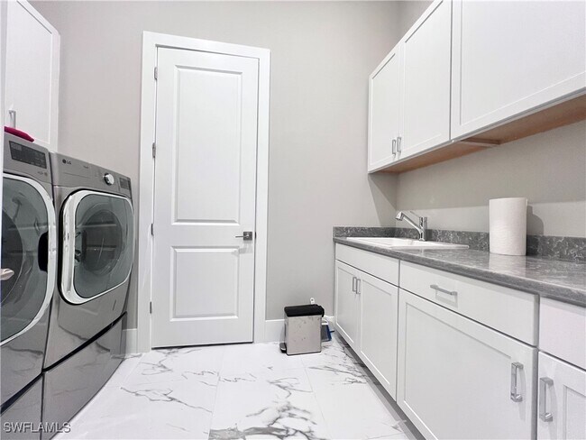 Building Photo - 9124 Raintree St