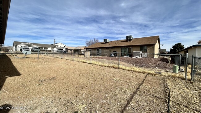 Building Photo - 6285 N Buckboard Dr