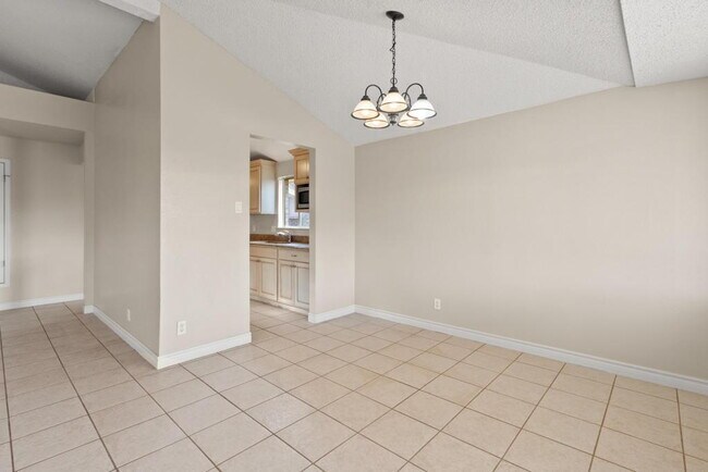 Building Photo - 926 Agua Caliente Dr