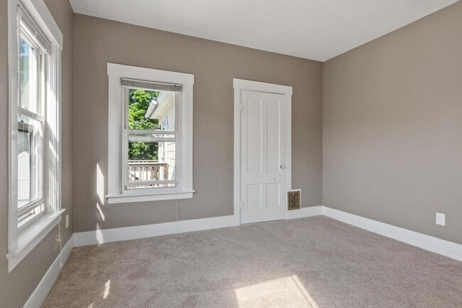 Building Photo - 155 Pond St