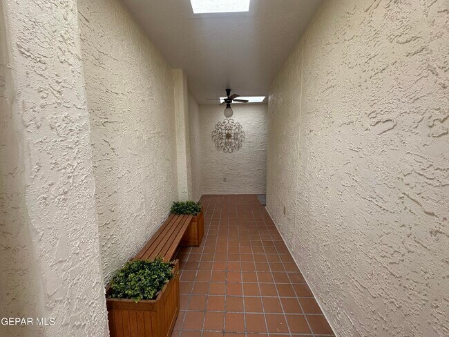 Building Photo - 724 Espada Dr