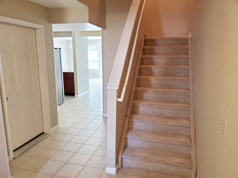 Building Photo - 4927 Grouse Holw Dr