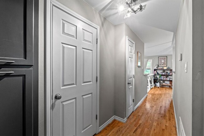 Building Photo - 3000 Fontana Dr