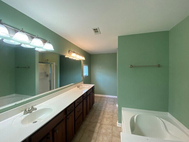 Building Photo - 115 N Field Dr