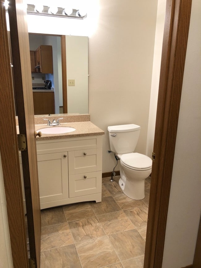 Building Photo - Parkwood Village Townhomes