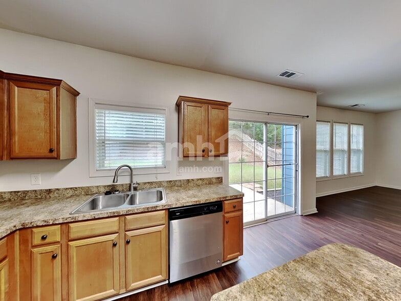 Building Photo - 308 Downing Creek Trl