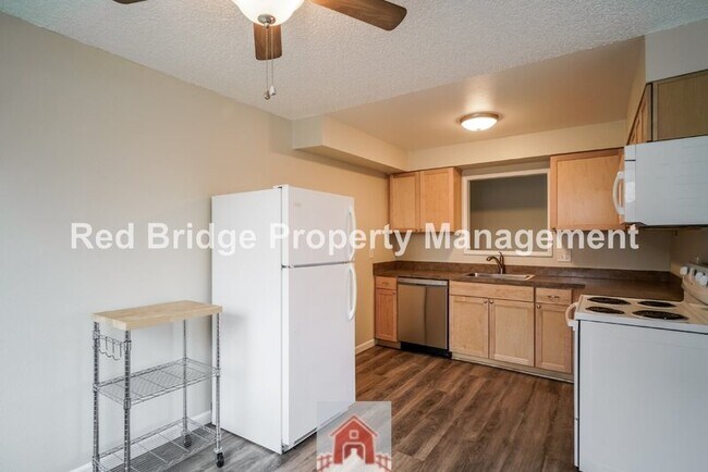 Building Photo - 4314 Southwest View Point Ter