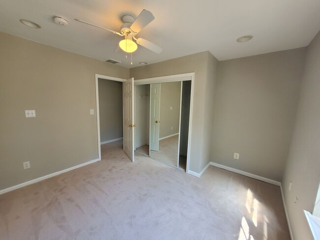Building Photo - Waterfront! Spacious, updated, 4-bedroom &...