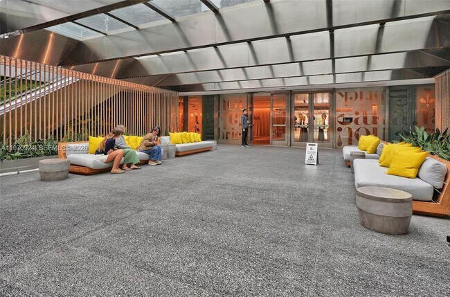 Building Photo - 1395 Brickell Ave