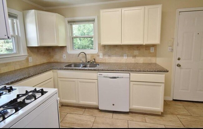 Primary Photo - 5606 Robertson St