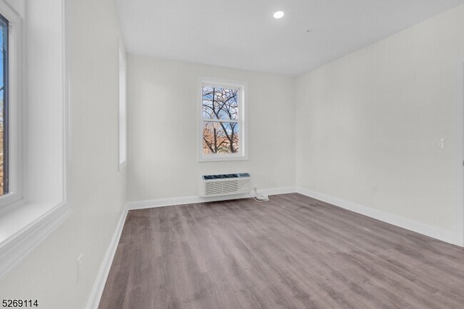 Building Photo - 751 Vose Ave