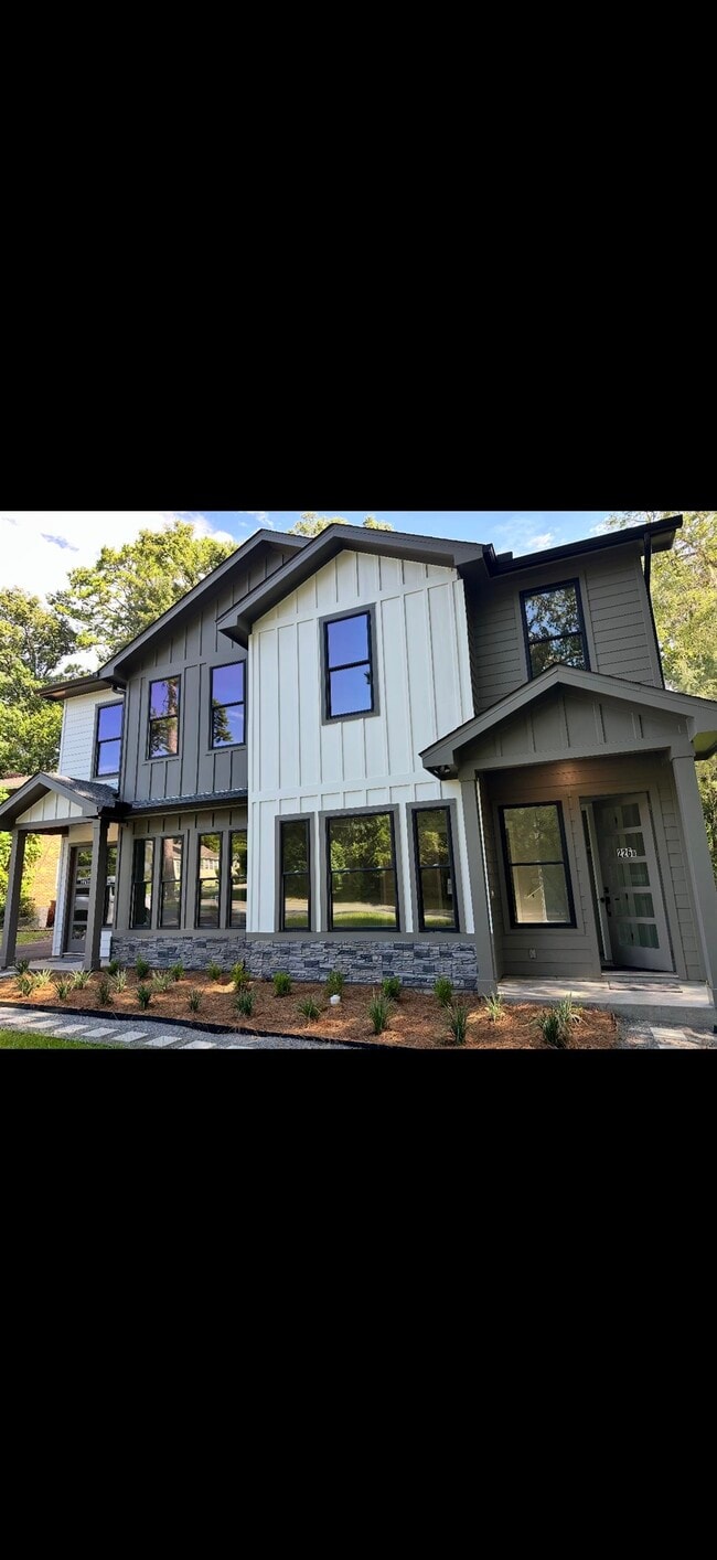 Building Photo - 226 E Bradford Rd