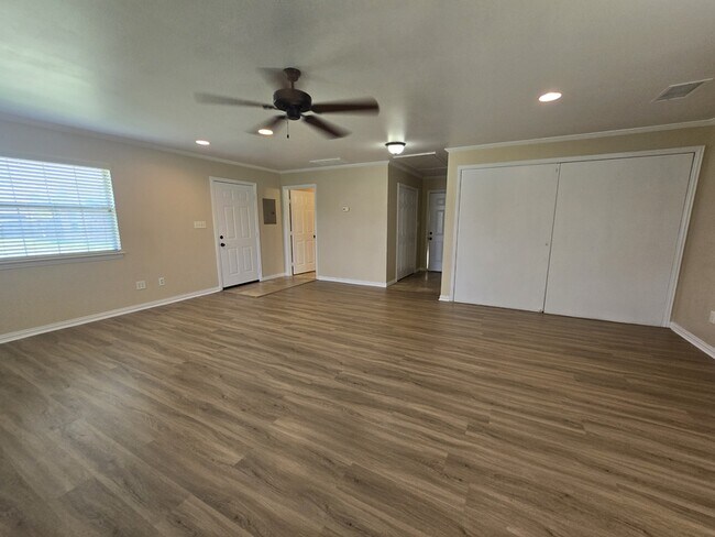 Building Photo - 15298 Wagon Wheel Cir