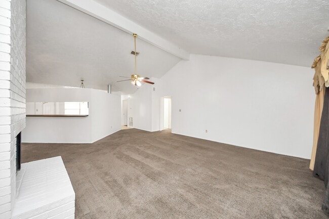Building Photo - 13610 Piney Oaks Dr