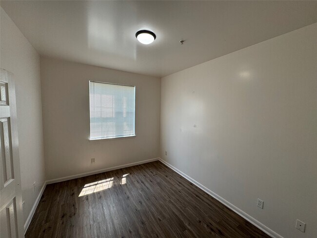 Building Photo - 8256 Leonora St