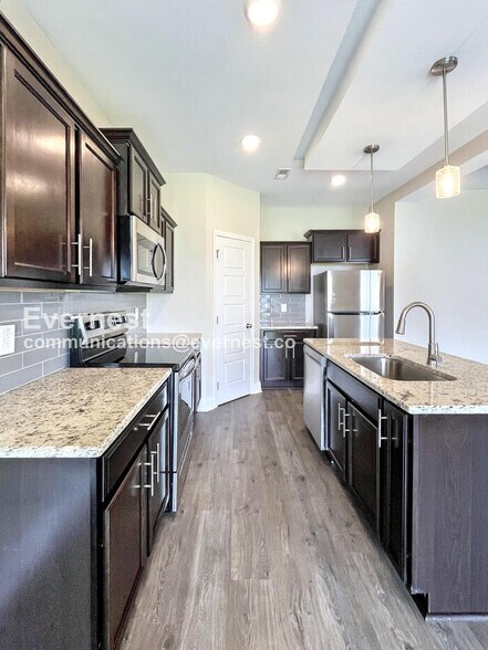 Building Photo - 829 Marksman Ct