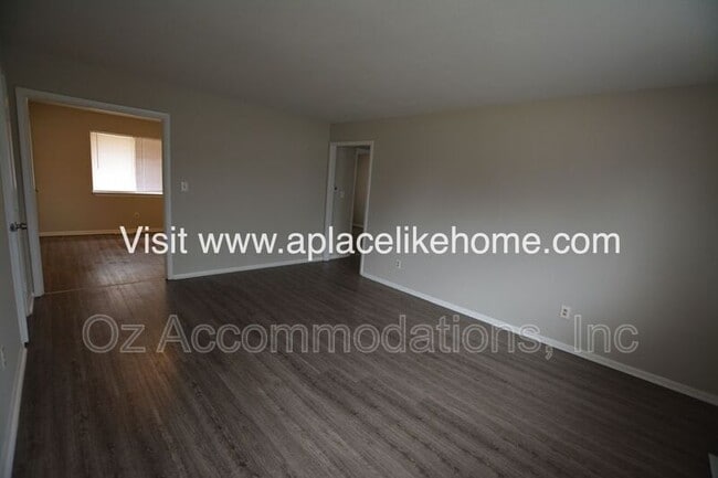 Building Photo - 3607 W 47th St