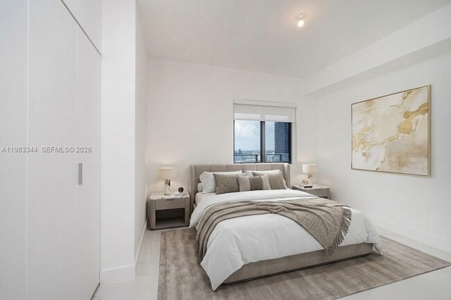 Building Photo - 700 NE 24th St