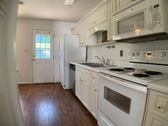 Building Photo - 2 BED, 2 BATH Rental Available in The Villages of Greenbrier