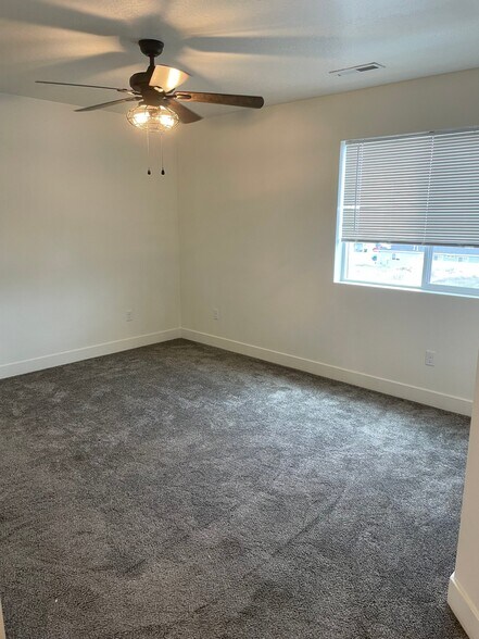 Building Photo - 920 S 25 E