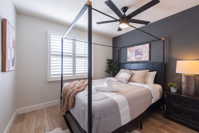 Building Photo - 3502 E Crocus Dr