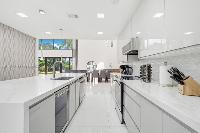 Building Photo - 14401 SW 63rd St