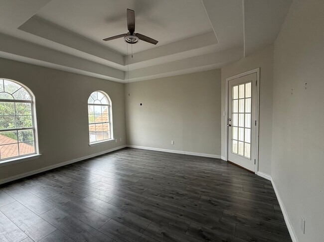 Building Photo - 421 Richmond Dr