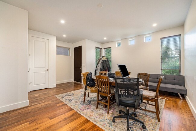 Building Photo - 3315 W Hayward Pl