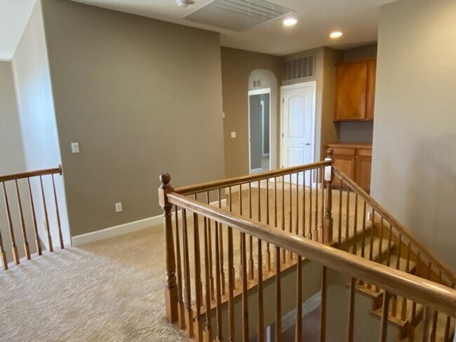 Building Photo - Available 8/1 - Lincoln Crossing 6 bedroom...