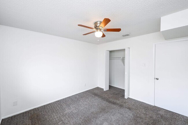 Building Photo - 102 St Pierre Ln